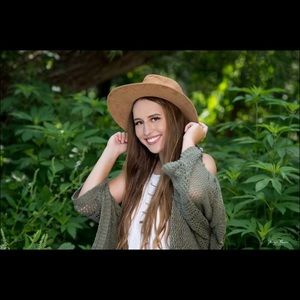 Meet your Posher, Courtney jo